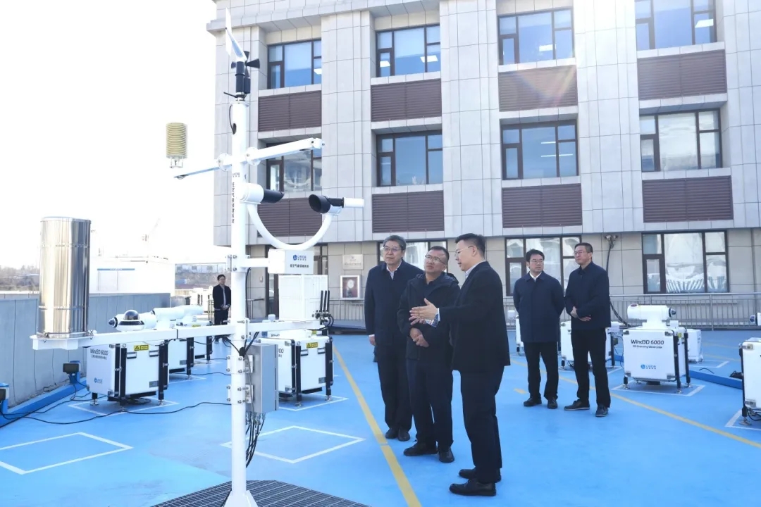 The deputy director of the State Development and Reform Commission's Private Economy Development Bureau, Liu Xin, and his team visited Lai Cai Chu Xing for research and guidance.