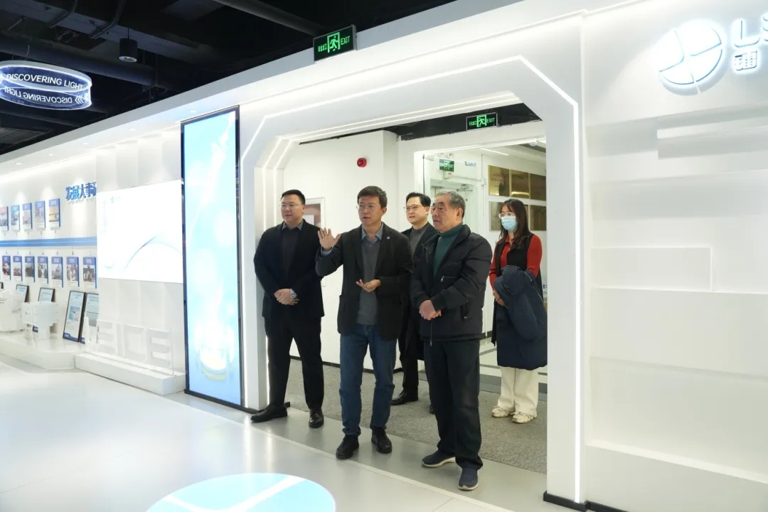 Former President Wu Dexing of Ocean University of China and his delegation visited Raytech Innovation for research and guidance.